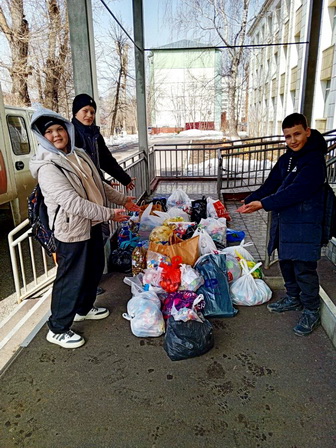 Участие в акции по сбору макулатуры.