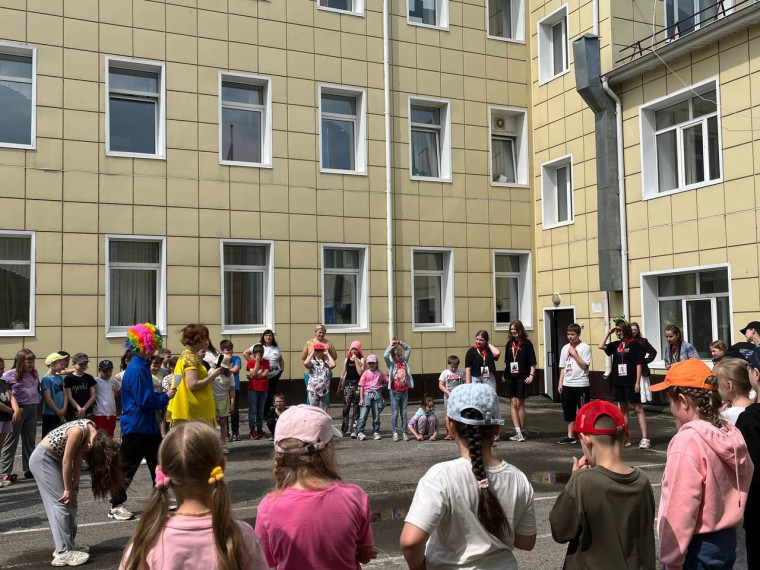 Быть с Россией.